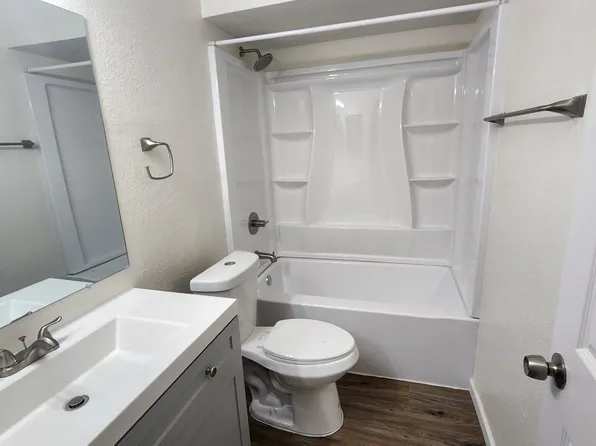 2752 N Salem APT 101, Mesa, AZ 85215