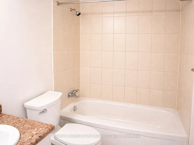 64 Benton St #901 — Photo 8