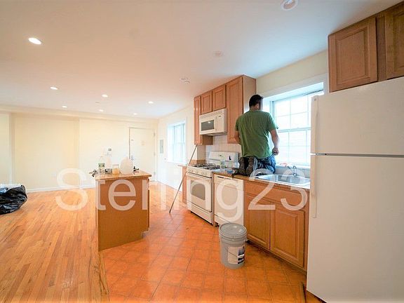 2nd image of 2821 Astoria Blvd APT 4E
