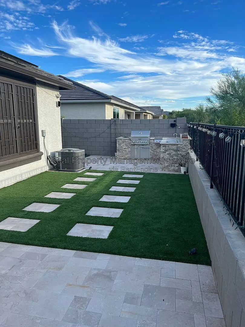 3 bed, 2.0 bath, 1543 sqft, $2,595 — Photo 4