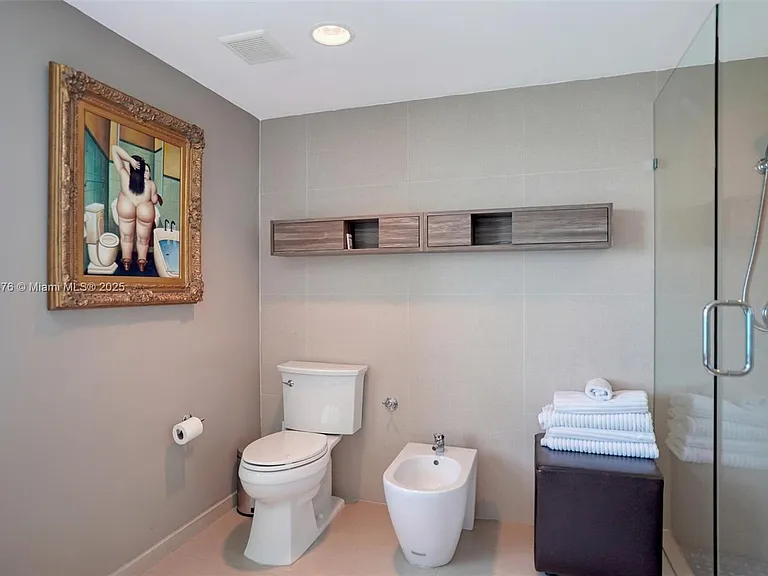 5025 Collins Ave #2107 — Photo 11