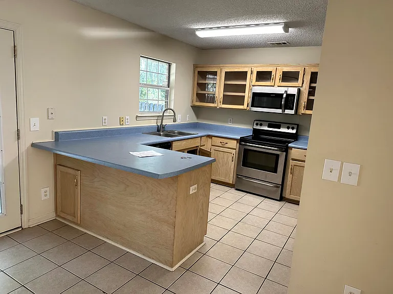 40 Rose Hill Dr — Photo 5