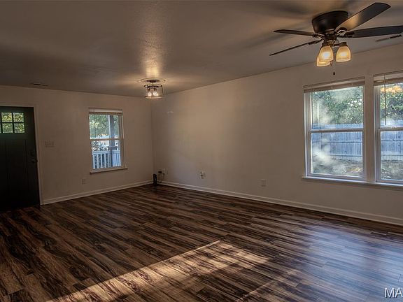 3rd image of 10898 Spring Town Rd