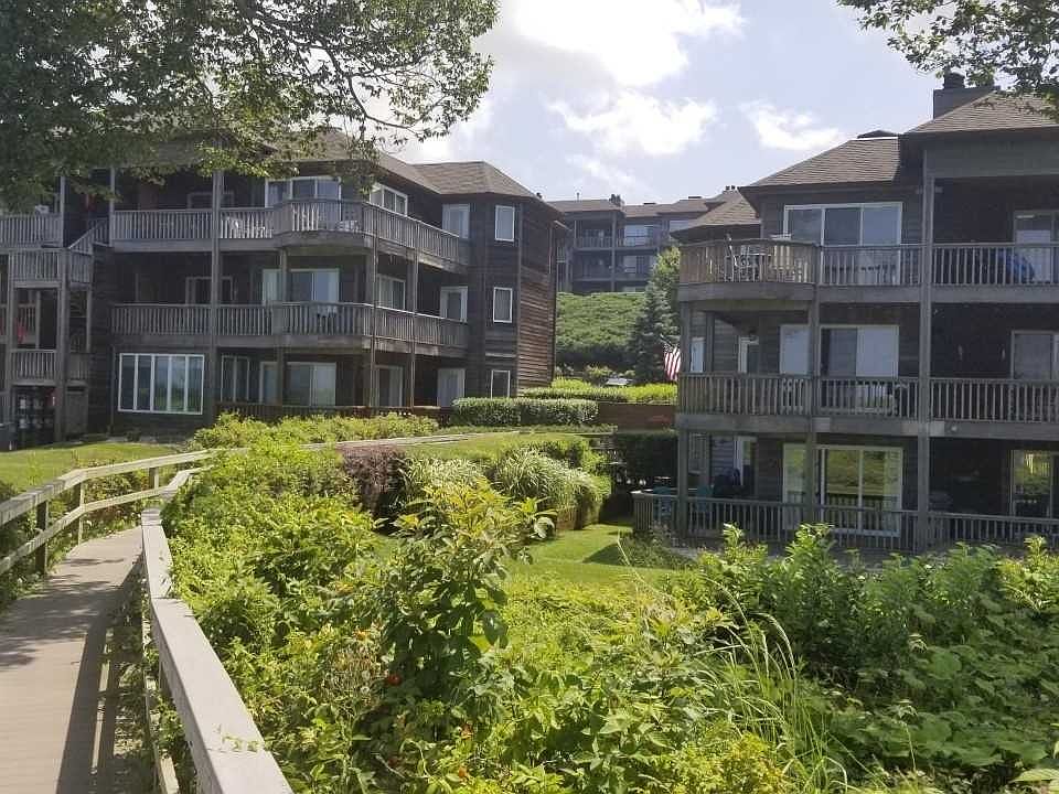 1st image of 401 Fox Hill Dr