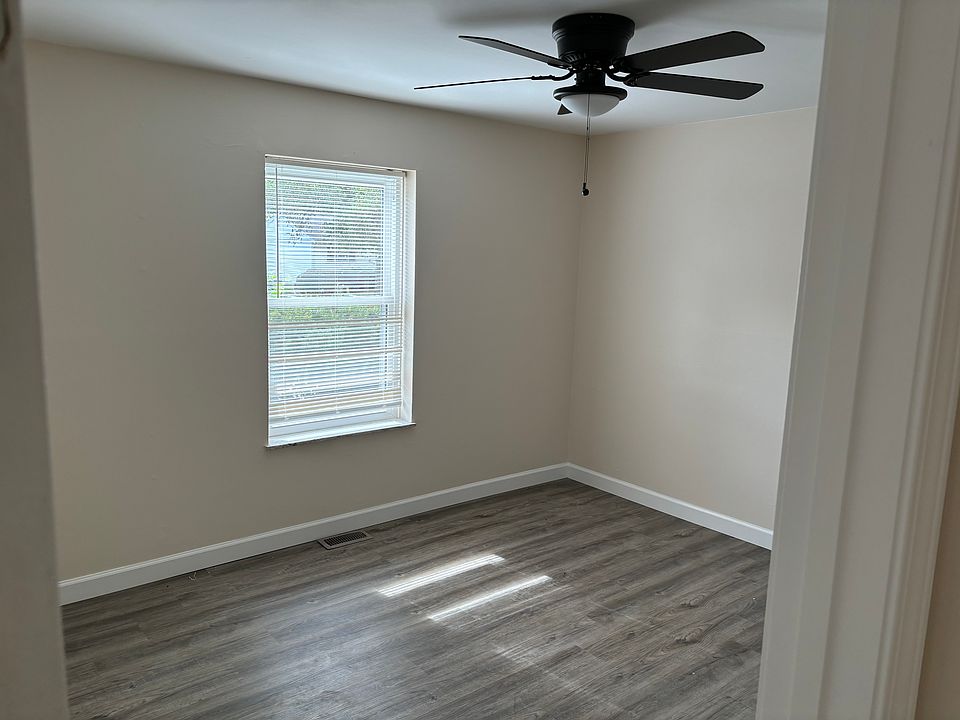 10976 Whitehall Manor Dr Bridgeton MO Zillow