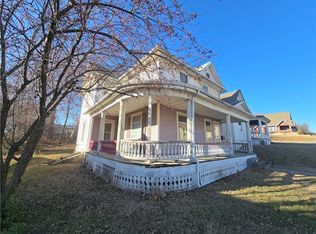121 N 10th St, Atchison, KS 66002