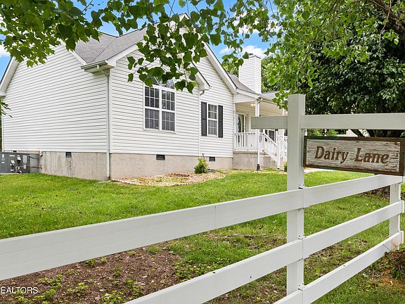 3rd image of 1901 Dairy Ln