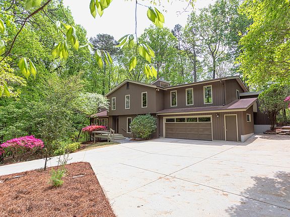 2nd image of 635 Kensington Dr