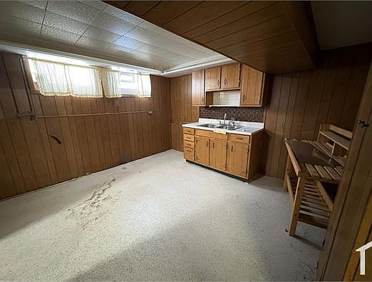 2nd image of 5075 Arch St