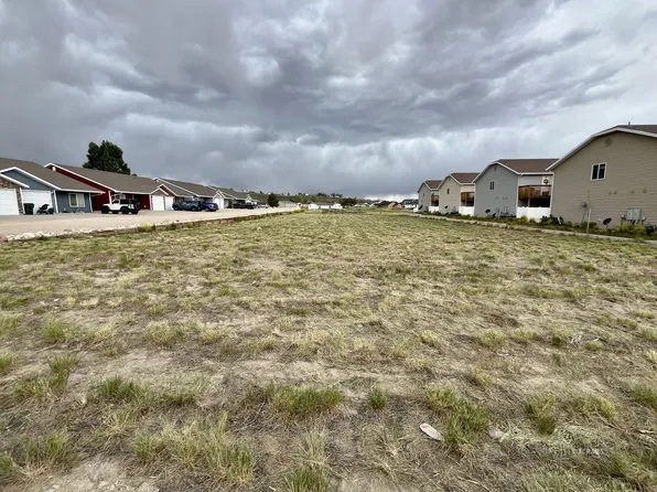 281 Country Club Pkwy, Spring Creek, NV 89815