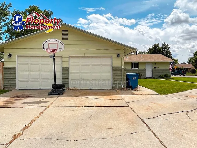 8210 W McMullen St — Photo 2