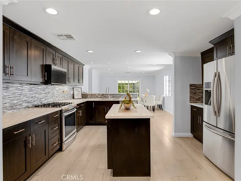 6823 Matilija Ave — Photo 10