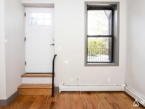 2nd image of 173 Jefferson St #3