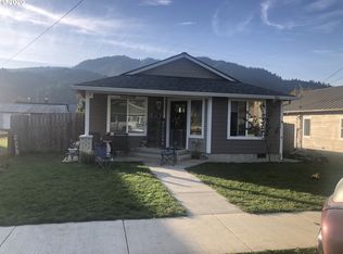 331 4th Ave, Powers, OR 97466