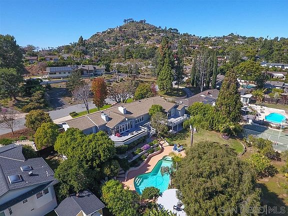 3rd image of 4611 Hillview Dr