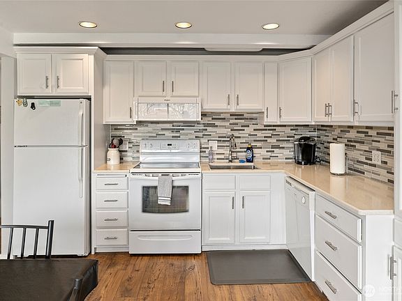 4th image of 8903 Crescent Bar Road NW #172