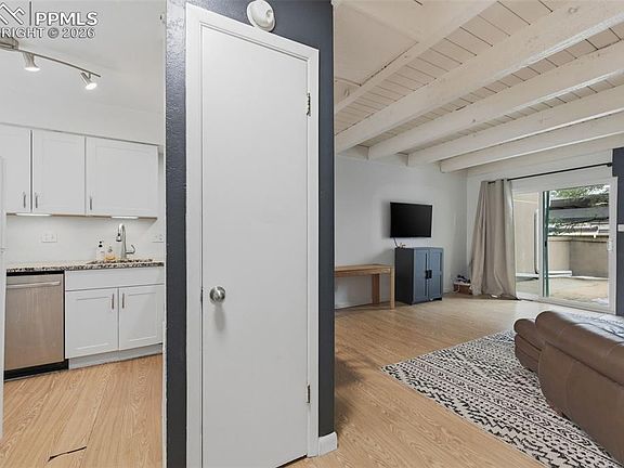 3rd image of 3110 Van Teylingen Dr APT C