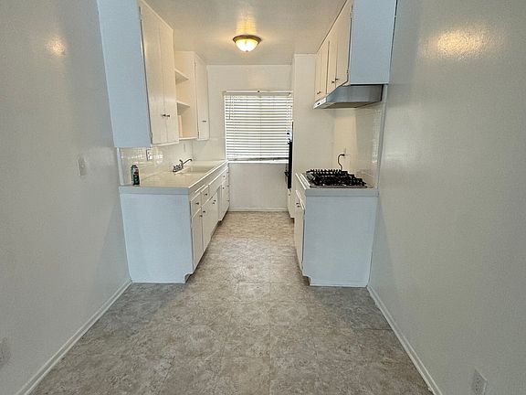 2nd image of 833 N Hudson Ave #7