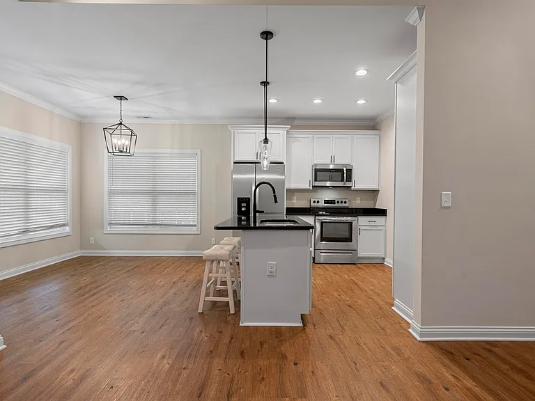 821 Poplar Log Dr — Photo 8
