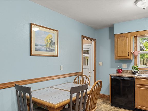 4th image of 2621 Terry Ave