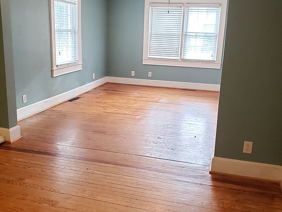 Master Bed with sitting room