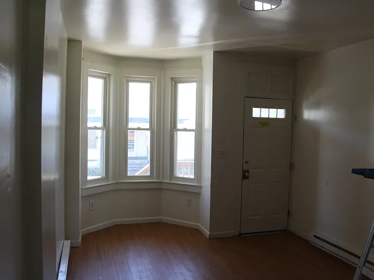 817 Wilson St — Photo 2