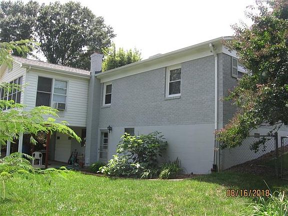 3rd image of 808 Meadowood Dr NE
