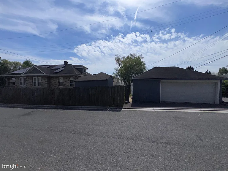 222 Townsend Ave — Photo 23