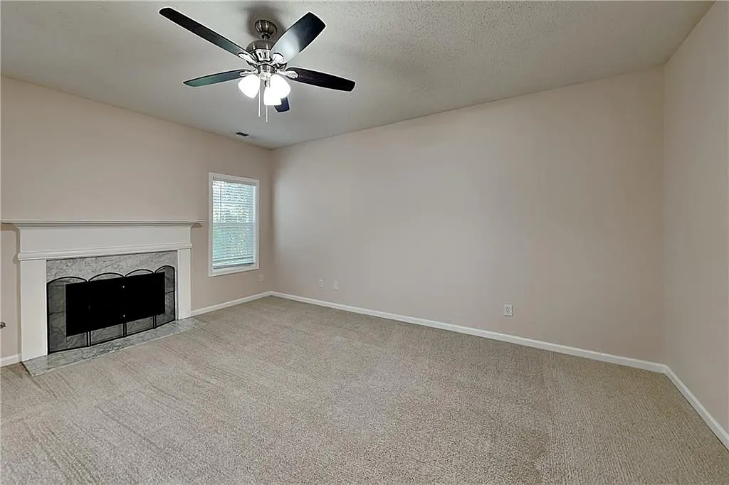 4 bed, 2.5 bath, 1921 sqft, $2,100 — Photo 4