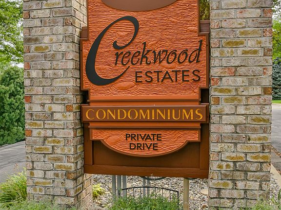2nd image of 3135 Creekwood Cir