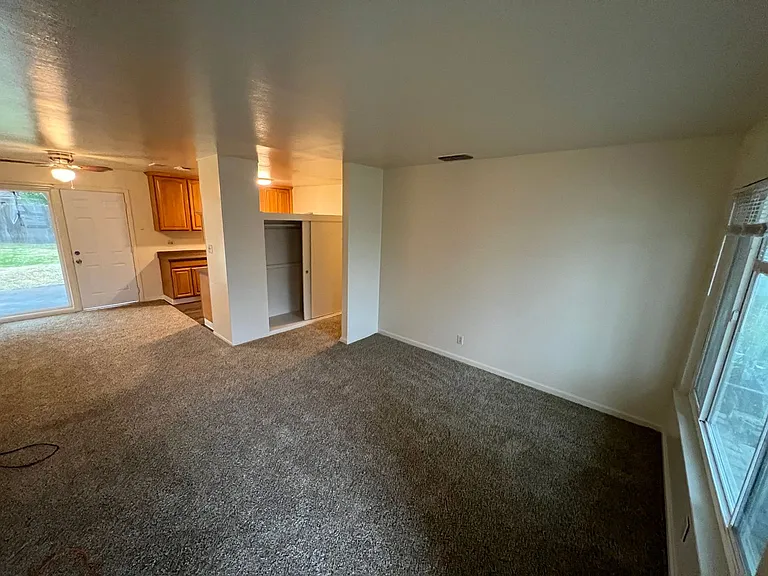 1906 Bowling Green Dr — Photo 6