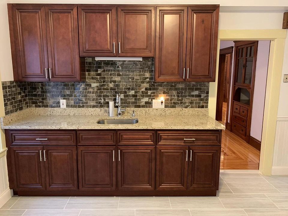 1st image of 125 Clay St #125