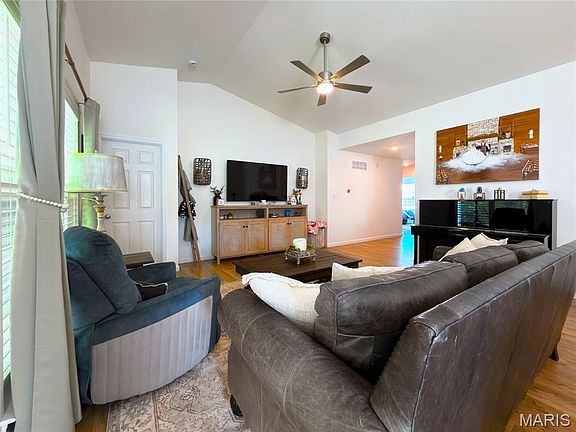 4th image of 1207 Winding Bluffs Way