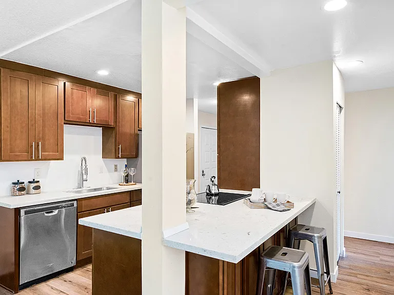 9512 1st Ave NE #2B1B — Photo 8