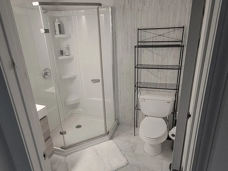 205 N Altadena Ave — Photo 9