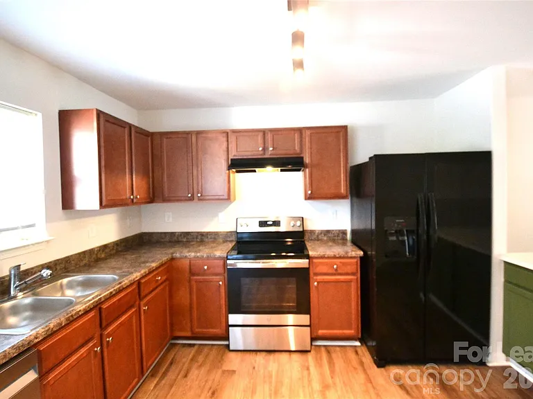 843 Plaza Walk Dr — Photo 12