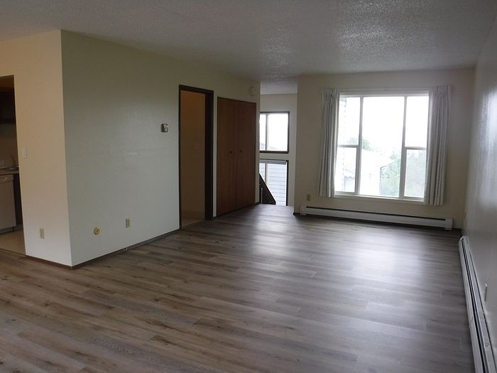 1st image of 2213 E Foothills Dr