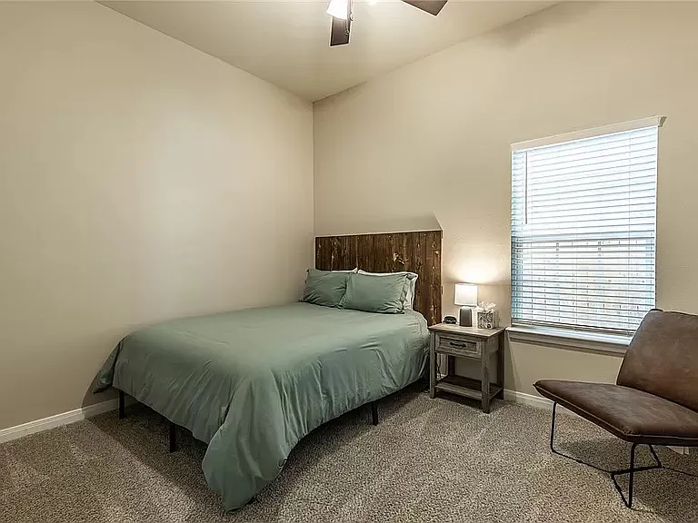 1121 Brook Ave — Photo 16