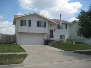 2018 NW 55th St, Lincoln, NE 68528