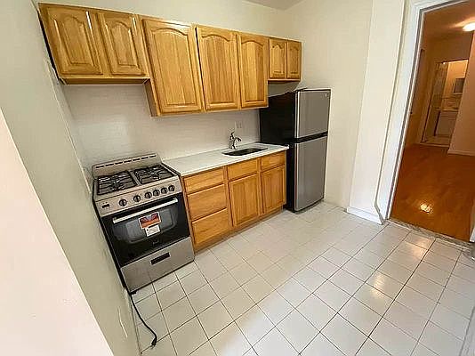 5th image of 695 10th Ave APT 3FS