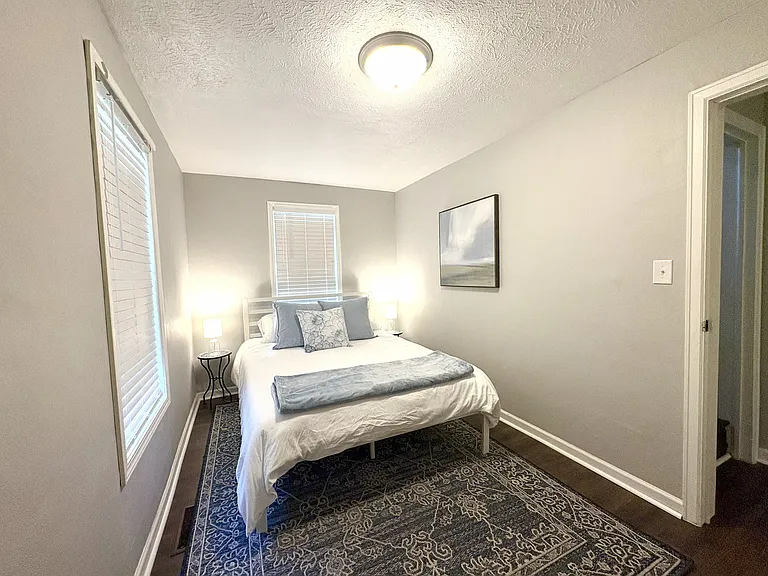 1124 N Twyckenham Dr — Photo 8