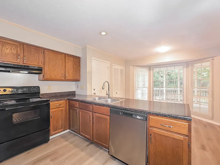 2481 Meadowglen Trl — Photo 6