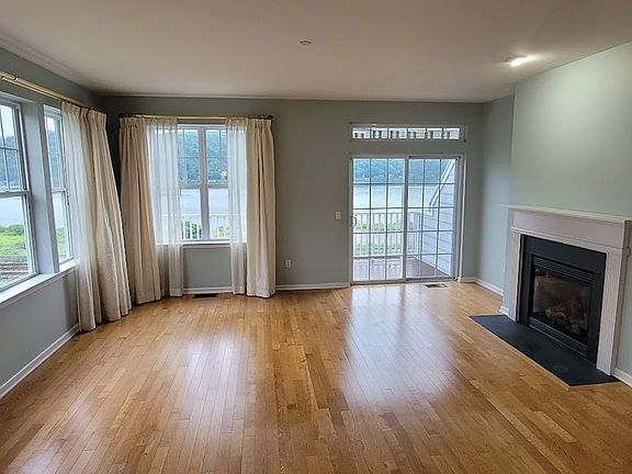 4th image of 128 Hudson Pointe Dr