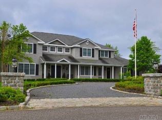 106 Parrish Pond Ct E, Southampton, NY 11968