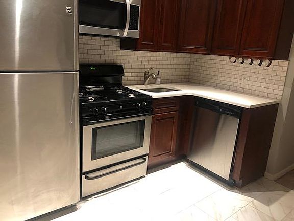 2nd image of 914 E Passyunk Ave APT 1R