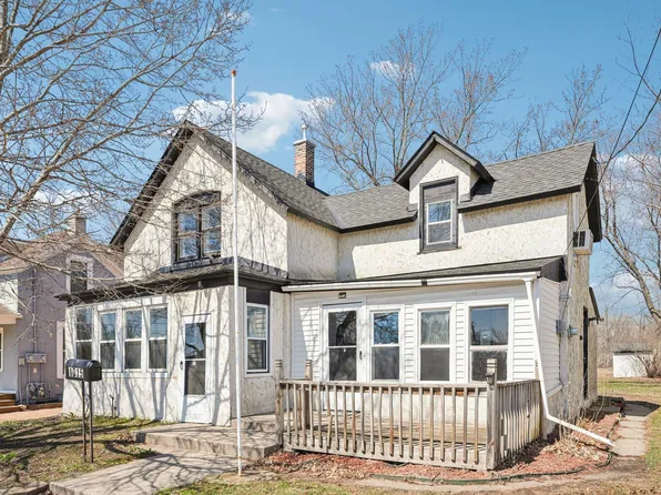 1015 Stoughton Ave, Chaska, MN 55318