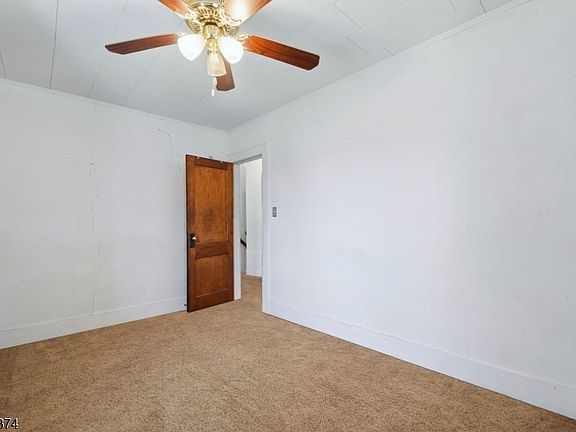 5th image of 155 Berkshire Pl