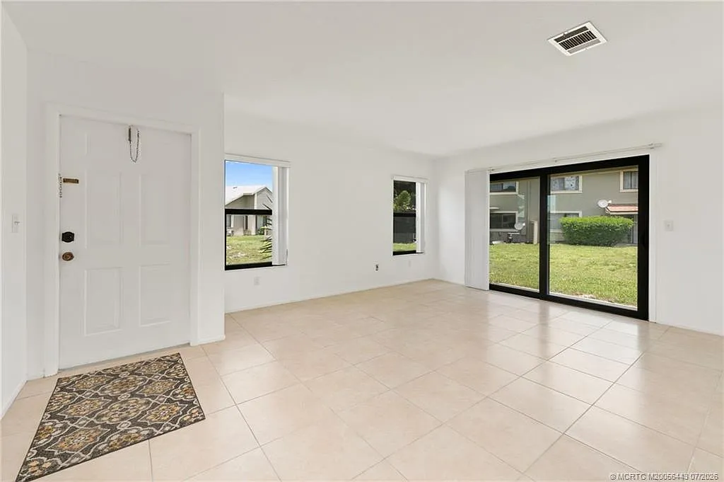 2 bed, 2.0 bath, 1041 sqft, $2,000 — Photo 4