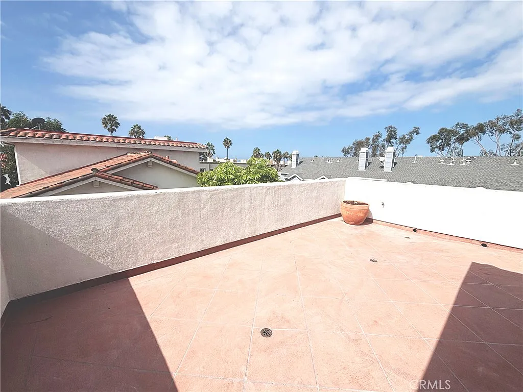 3 bed, 2410 sqft, $6,700 — Photo 3