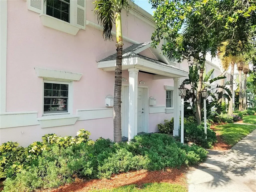 2 bed, 2.5 bath, 1176 sqft, $2,500 — Photo 2